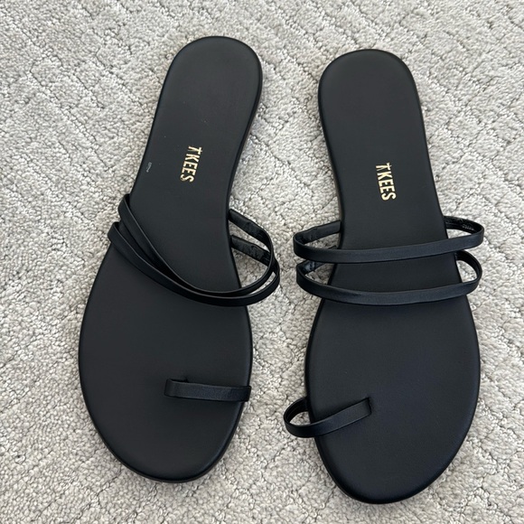 NWOT TKEES “Gemma” Sandals black slip on slide strappy - Picture 3 of 9